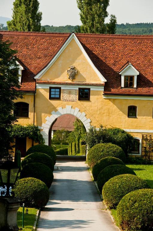 Schlosshotel Obermayerhofen Sebersdorf Exterior foto