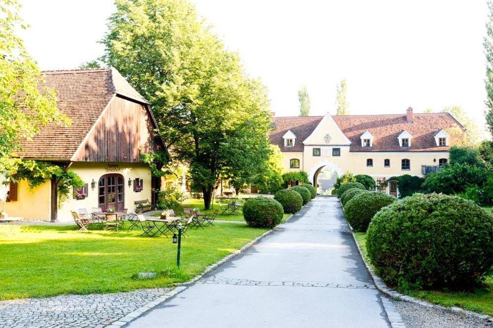 Schlosshotel Obermayerhofen Sebersdorf Exterior foto